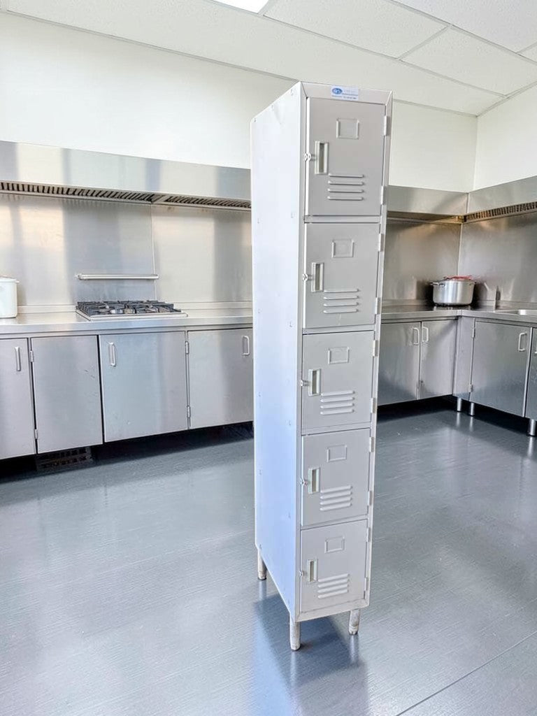 Excellent Condition – GSW Inc. 5-Tier Metal Locker Cabinet – Commercial Employee Storage – Heavy-Duty Steel – Fully Inspected & Operational!