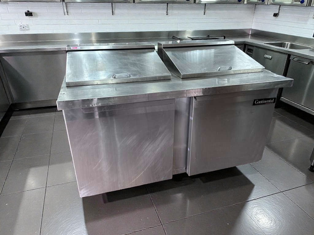 Excellent Condition – Continental Commercial Refrigerated Prep Table – Stainless Steel – NSF & UL Listed – Fully Tested & Operational!