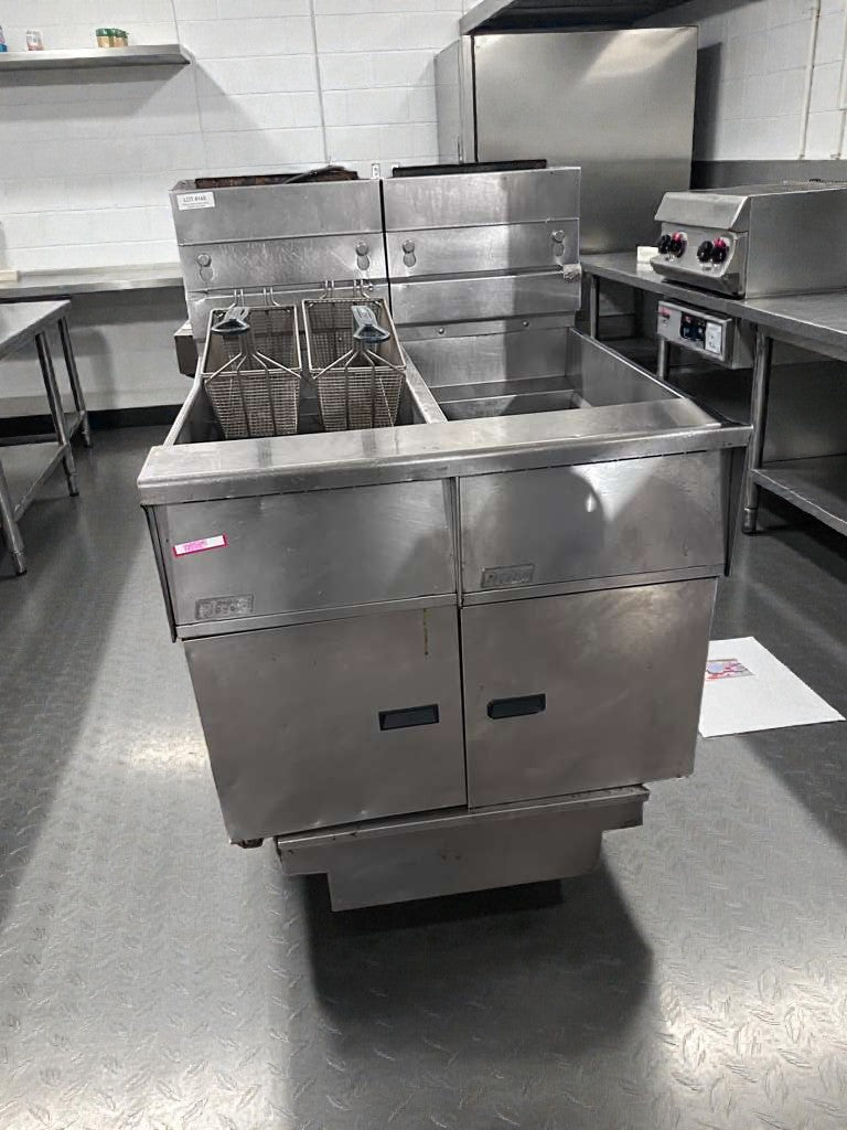 Excellent Condition – Pitco SG14 – Commercial Gas Fryer – 40 lb Capacity – Natural Gas – NSF & CSA Certified – Fully Tested & Operational!