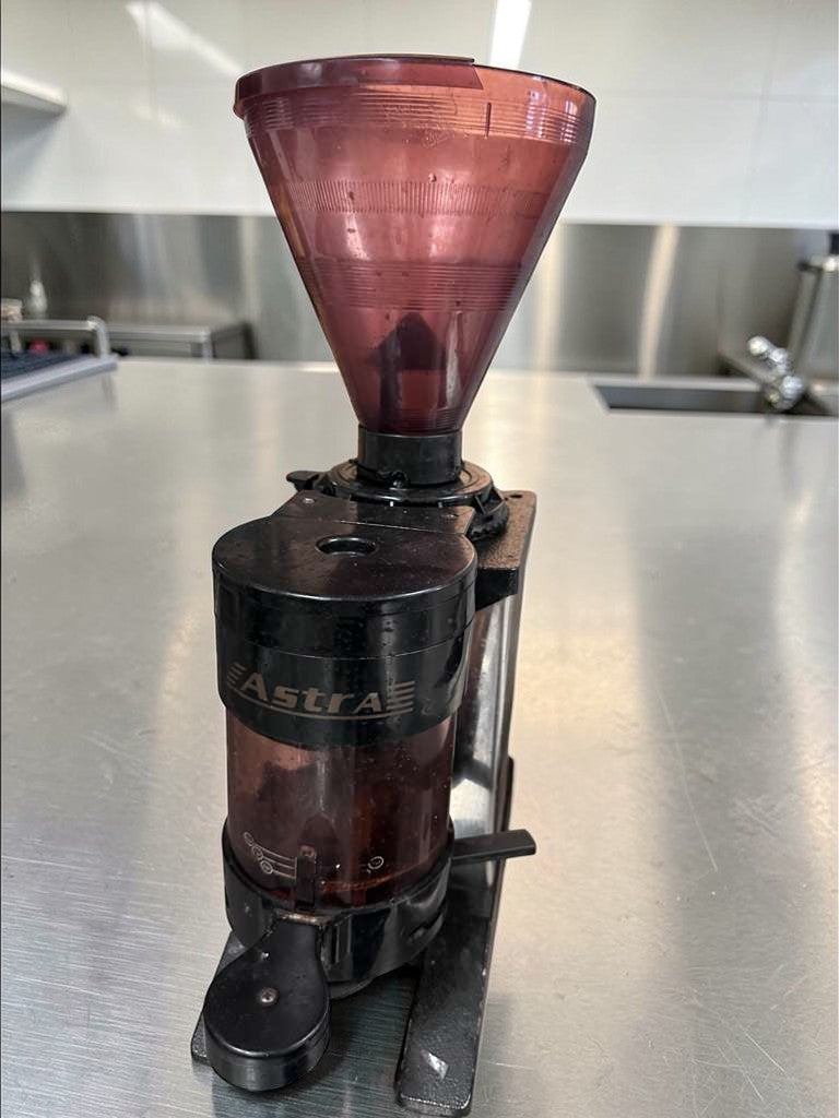 Top-Tier Condition – Astra Commercial Coffee Grinder – Doser Style – Heavy-Duty Café Grinder – Fully Tested & Operational!