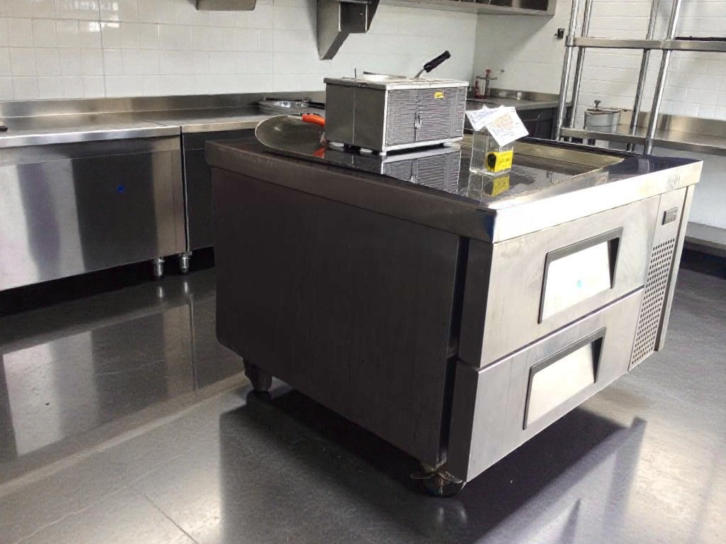 Premium Condition – Traulsen TRCB-36 – Commercial Refrigerated Chef Base – 36 in – 115V – Fully Tested & Working!