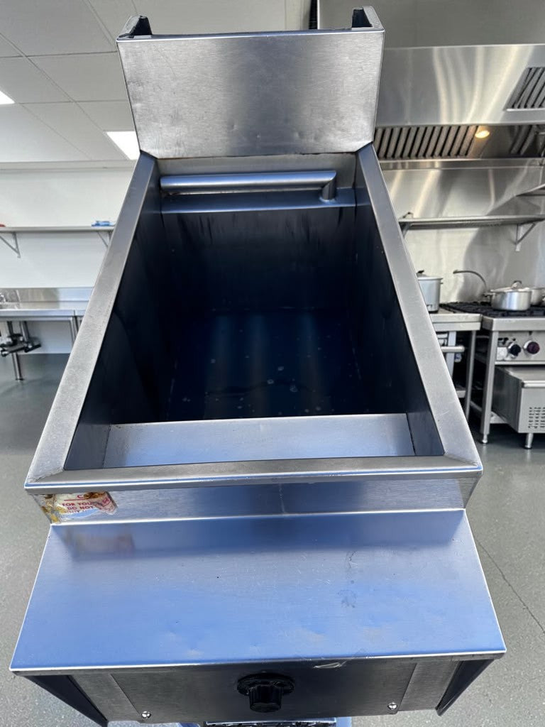 Dependable Condition – Imperial IPC-14 – Commercial 12-Gallon Gas Pasta Cooker – 105,000 BTU – Stainless Steel – Floor Model – Fully Tested & Operational!