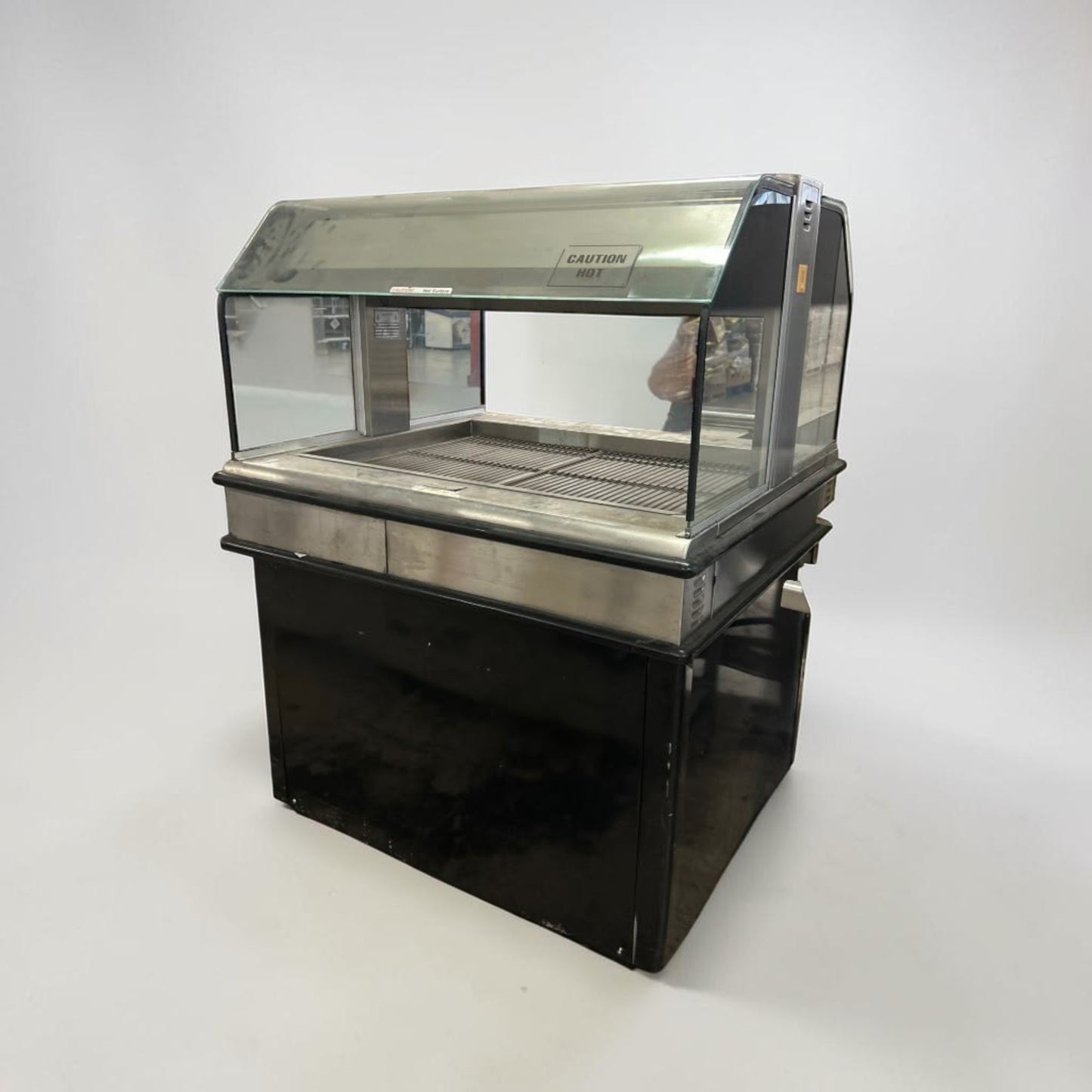 Prime Condition – Henny Penny HMI-103 – Three-Well Heated Self-Serve Island Merchandiser with Profile Base – Tempered Glass Food Display – 120/208–240V – UL Listed – Fully Tested & Operational!