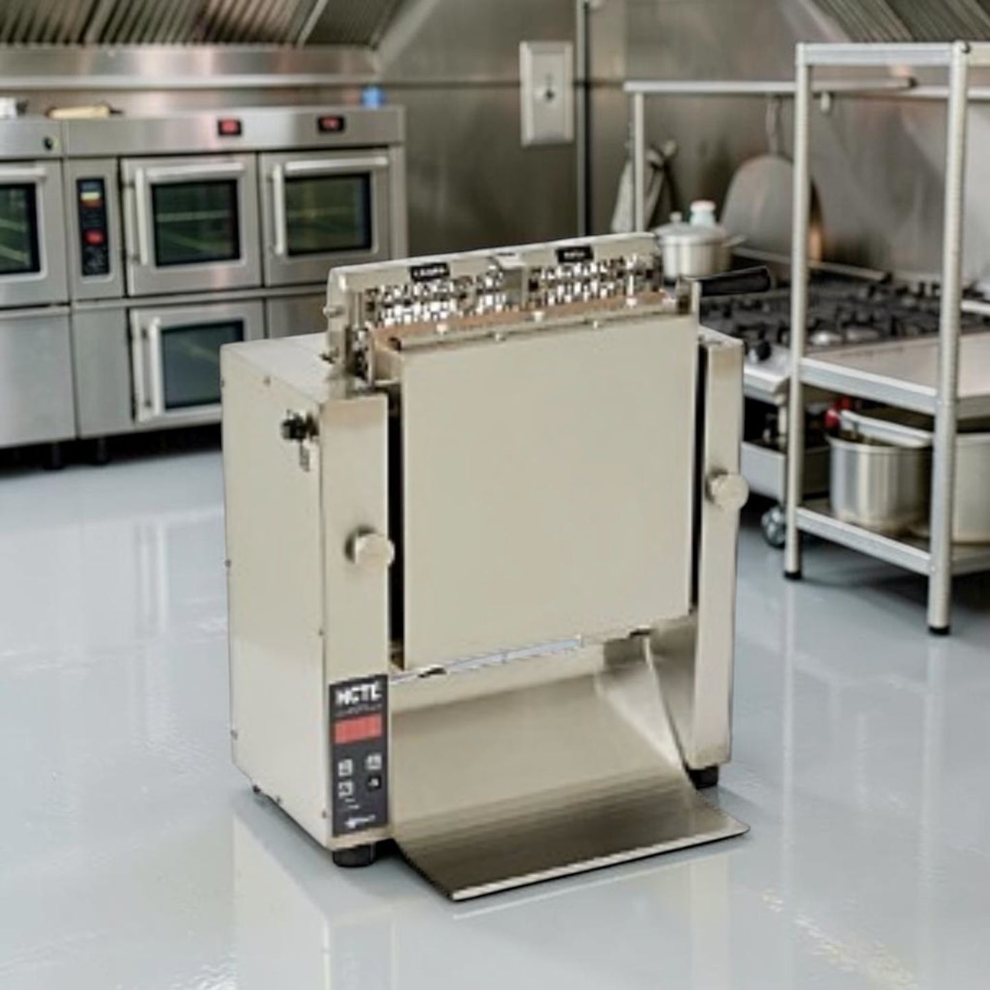 High-Grade Condition – Star VCTE13S Ultra-Max® – Commercial Vertical Contact Toaster – Electronic Controls – Up to 1,700 Bun Halves per Hour – Fully Tested & Operational!