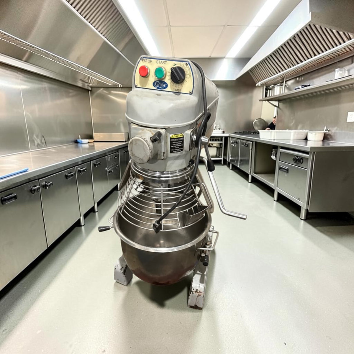 Top-Tier Condition – Globe SP20 – Commercial 20-Quart Planetary Mixer – 1/2 HP – Stainless Steel Bowl – NSF – 110V – Fully Tested & Operational!