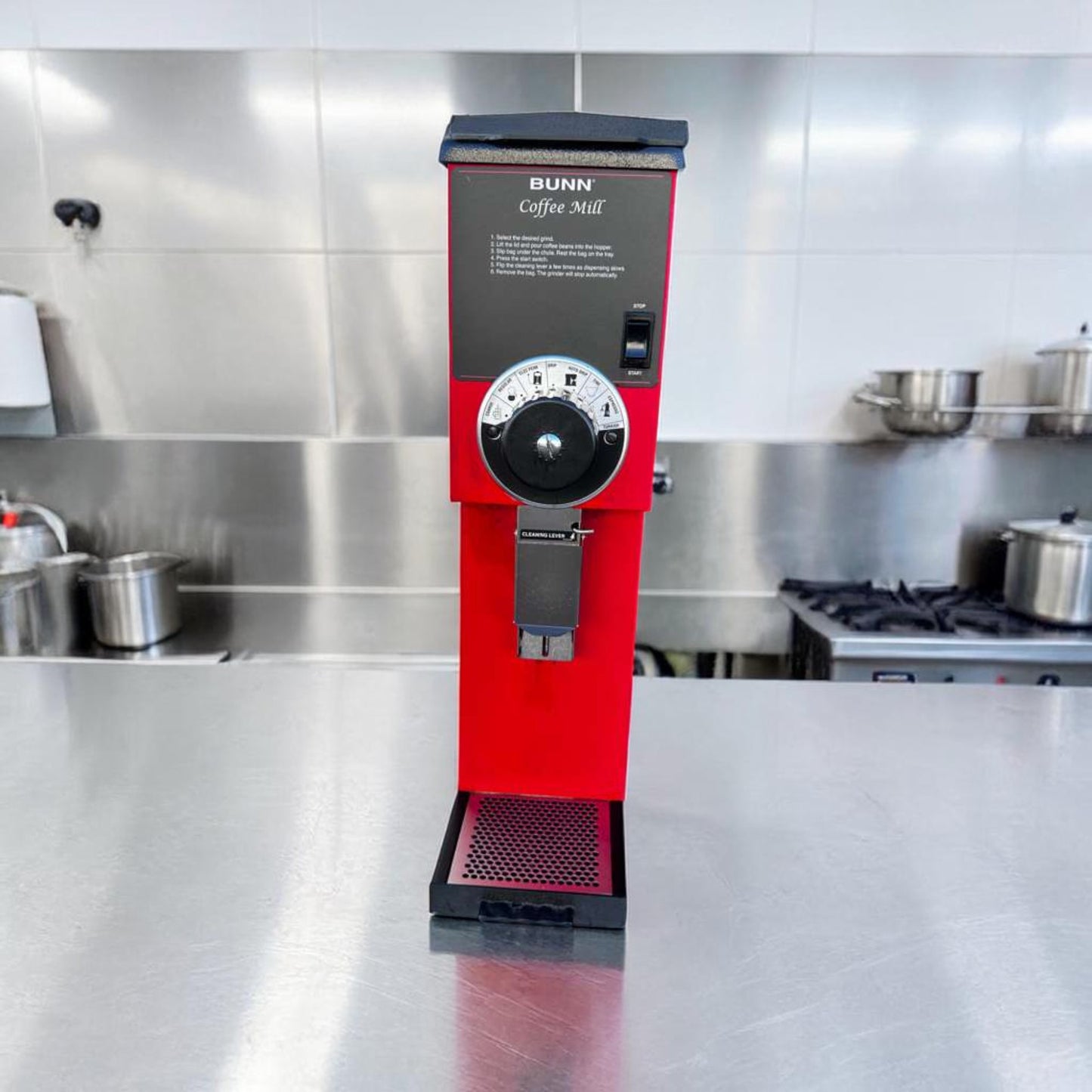 Elite Condition – Bunn G3 HD 22100.0001 3 lb. Bulk Coffee Grinder – Red – Commercial Grade – Fully Tested & Operational!