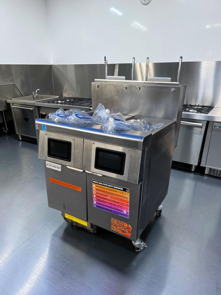 Prime Condition – Frymaster 2FQG30U FilterQuick – Dual Commercial Natural Gas Fryer Battery – Two 30-Lb. Frypots – SMART4U 3000 Controllers – Built-In Filtration – 140,000 BTU – Fully Tested & Operational!