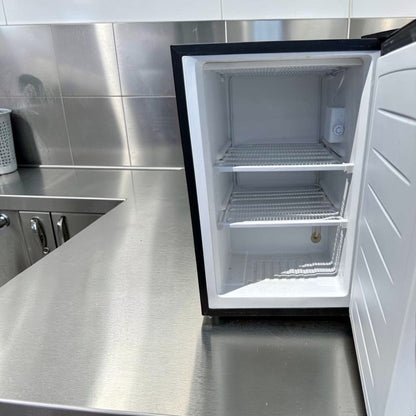 Excellent Condition – Magic Chef MCUF3S2 3 Cu. Ft. Compact Upright Refrigerator– Stainless Steel – Space-Saving Mini Fully Tested & Operational!