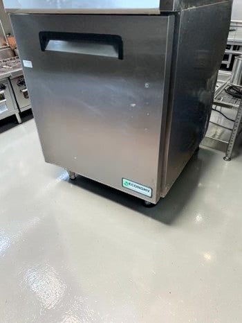 Pristine Condition – Economy EUR27A – 27" One-Section Undercounter Refrigerator – Stainless Steel – R290 – 115V – Fully Tested & Operational!