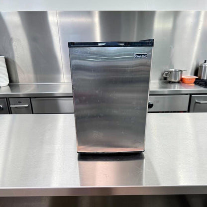 Excellent Condition – Magic Chef MCUF3S2 3 Cu. Ft. Compact Upright Refrigerator– Stainless Steel – Space-Saving Mini Fully Tested & Operational!