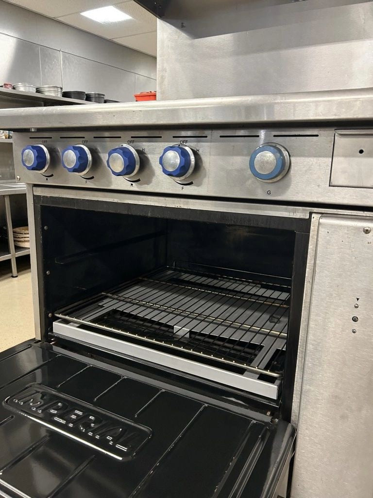Remarkable Condition – Imperial IR-4-E Pro Series – 24" Commercial Electric Range – 4 Round Elements – Space-Saver Oven – 240V – Fully Tested & Operational!