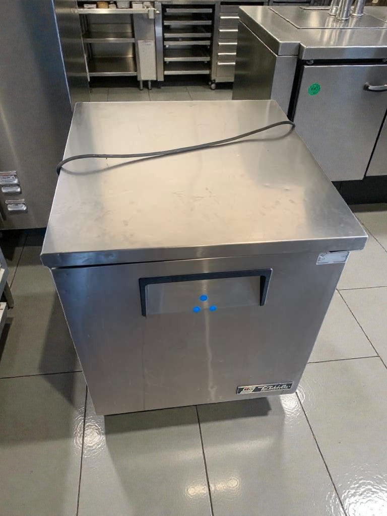 Immaculate Condition – True TUC-27-LP Undercounter Refrigerator – 115V / Single Phase – Fully Tested & Working!
