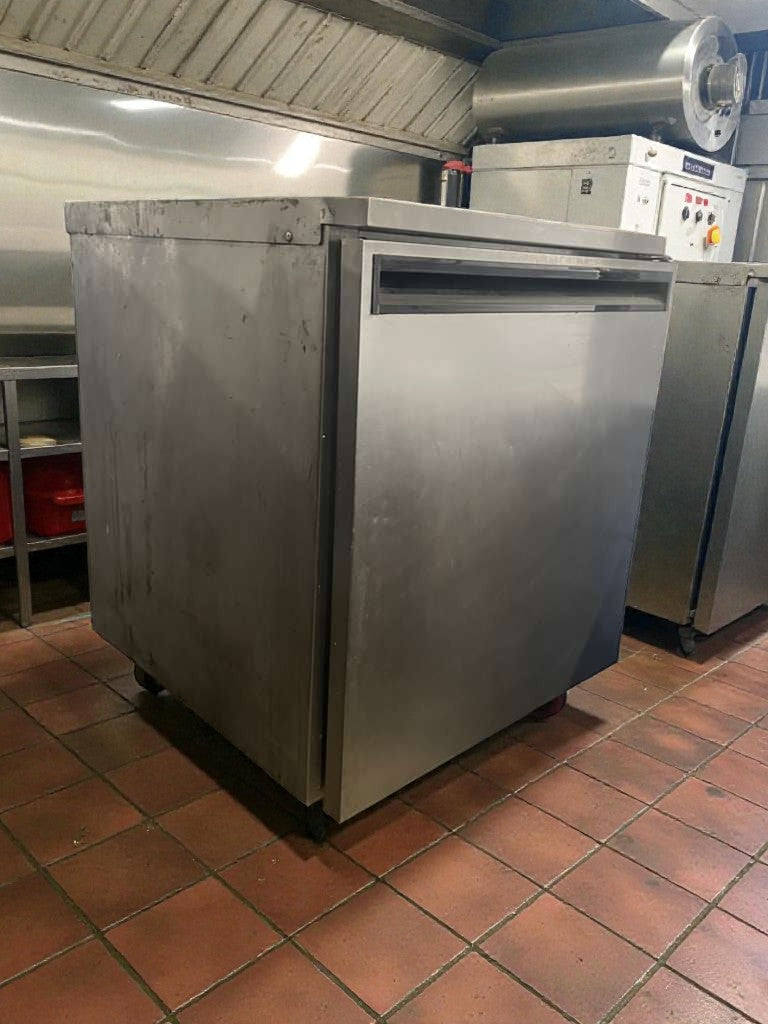 Immaculate Condition – Delfield Undercounter Commercial Refrigerator – 115V / Single Phase – Fully Tested & Working!