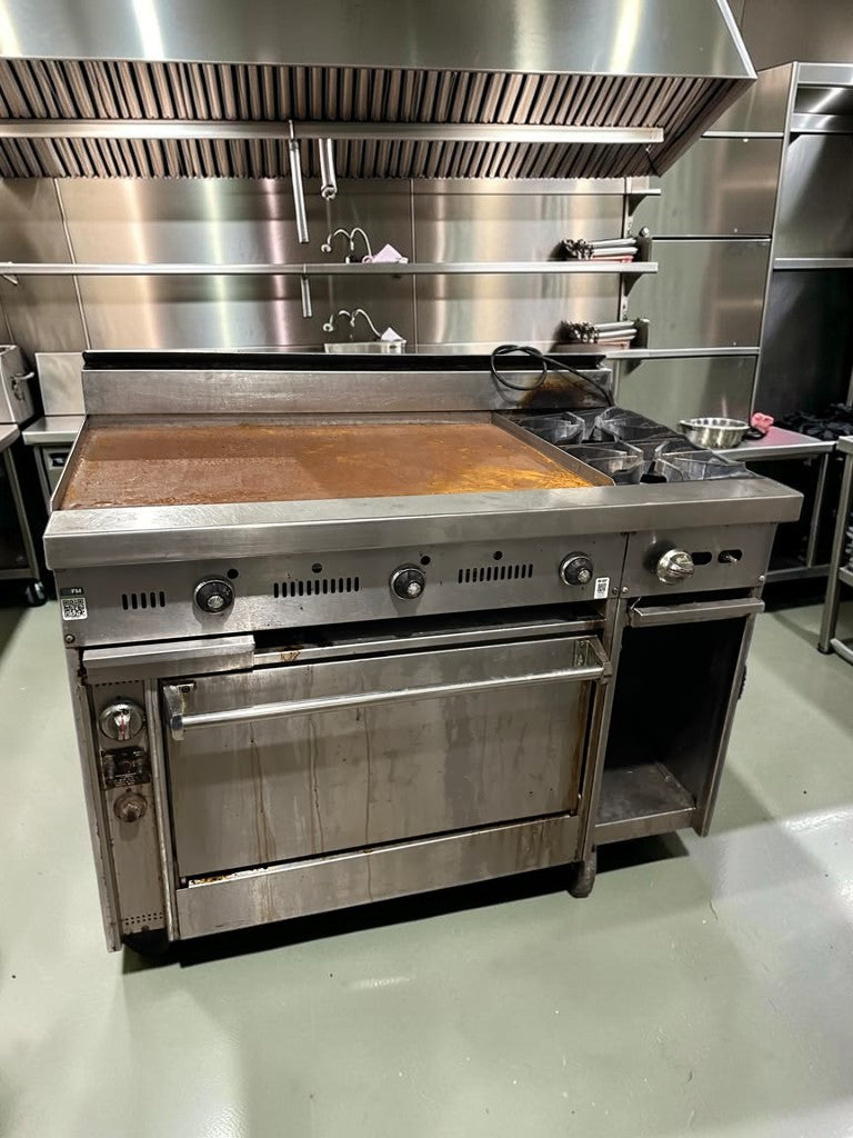 Outstanding Condition – Commercial 48" Gas Range – 36" Flat Top Griddle – 2 Open Burners – Standard Oven – Stainless Steel – Fully Tested & Operational!