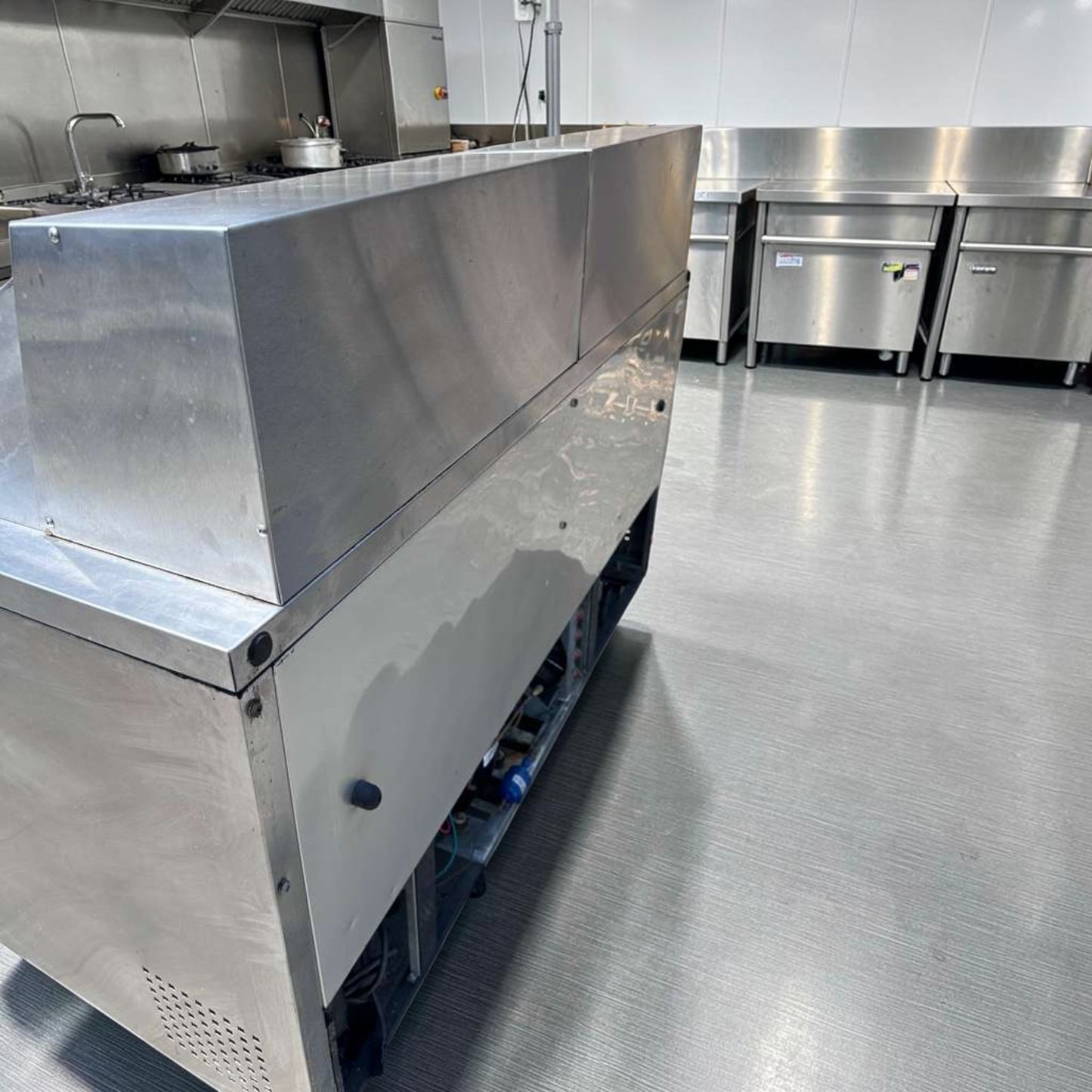 Elite Condition – True TSSU-60-24M-B-ST-HC Mega Top Refrigerated Sandwich Prep Table – 60” – 2 Door – Stainless Steel – Fully Tested & Operational!