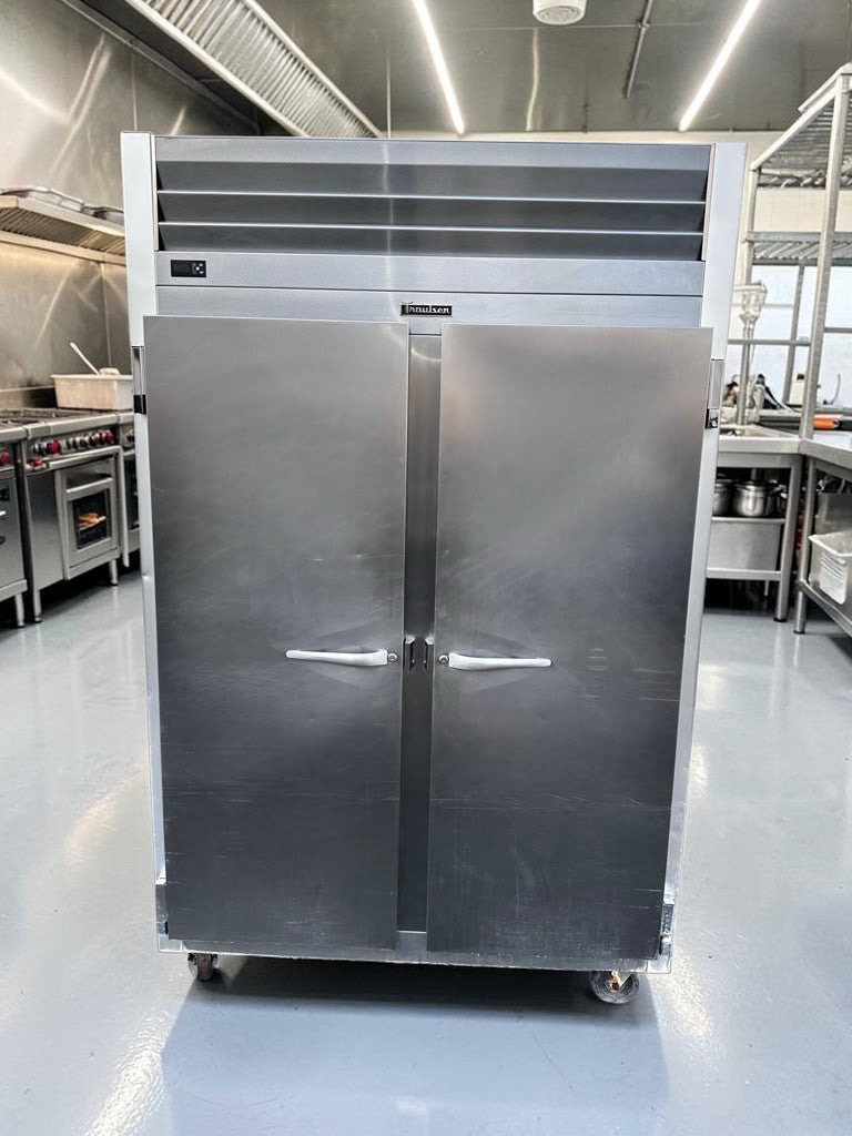 Excellent Condition – Traulsen G20010 – 52.13" Two-Section Commercial Reach-In Refrigerator – 46 Cu. Ft. – Two Solid Doors – 115V – Fully Tested & Operational!