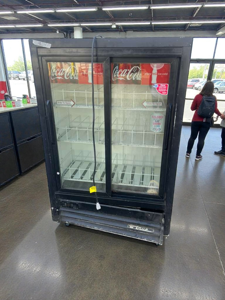 Immaculate Condition – True GDM-33SSL Glass Door Merchandiser Refrigerator – Coca-Cola  - 115V / Single Phase - Fully Tested & Working!