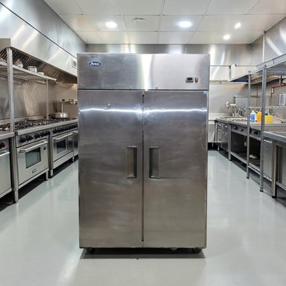 Outstanding Condition – True TM-52 – Commercial Two-Door Reach-In Refrigerator – 52 Cu. Ft. – Stainless Steel – 115V – NSF Listed – Fully Tested & Operational!