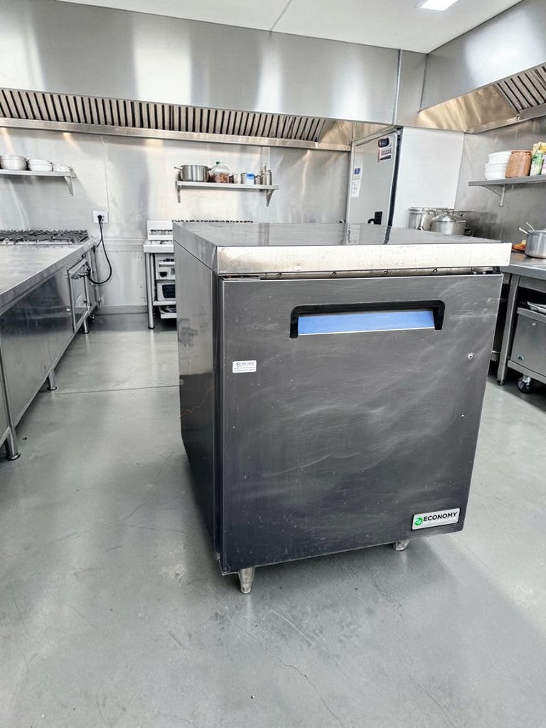 Well-Maintained Condition – Hoshizaki Economy Series EUR27A – 27″ One-Door Undercounter Refrigerator – 6.33 Cu. Ft. – Stainless Steel – 115V – Fully Tested & Operational!