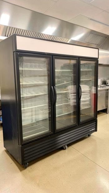Flawless Condition – True GDM-72-HC~TSL01 – 78 1/8" Three-Section Glass Door Merchandiser – Black – 65.8 Cu. Ft. – 115V – Fully Tested & Operational!