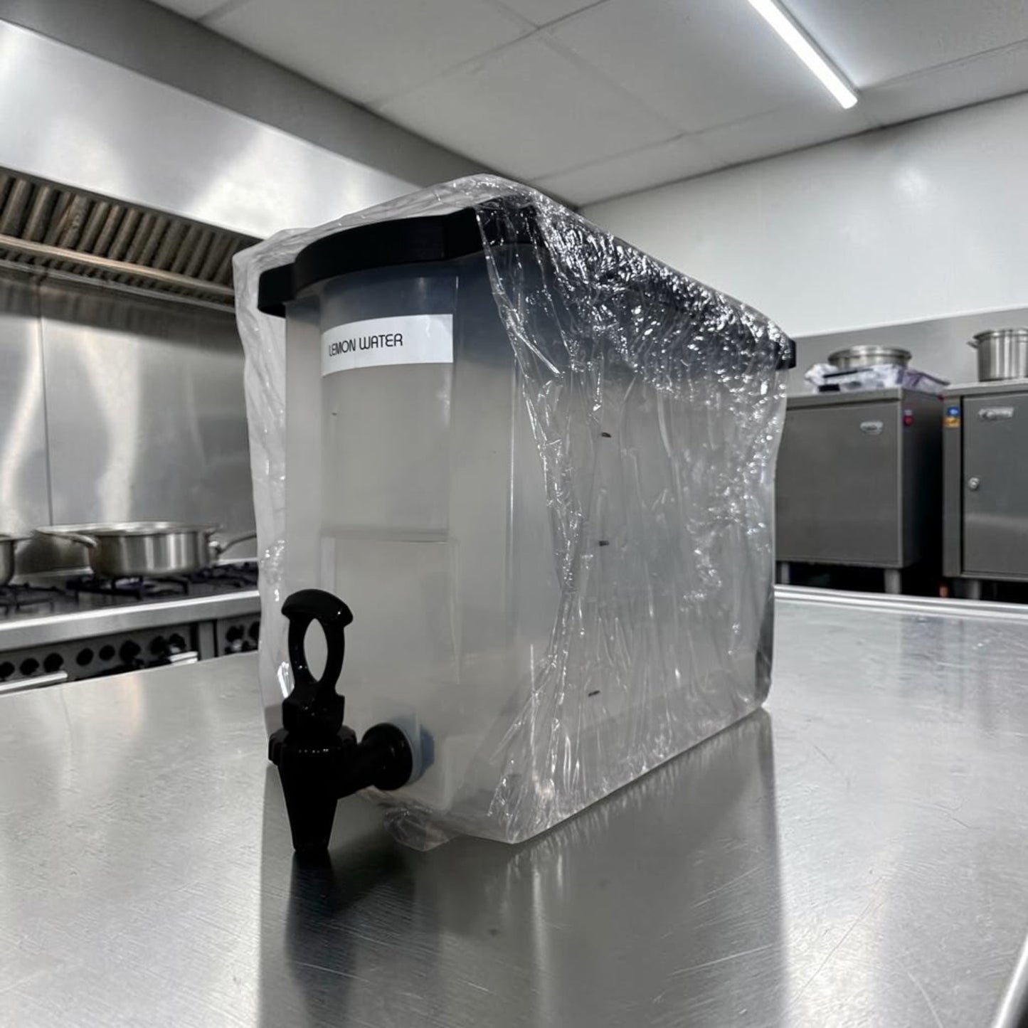 Like-New Condition – Cold Juice Dispenser – Plastic Beverage Dispenser with Spigot – Countertop Drink Service Container – Ready for Use!