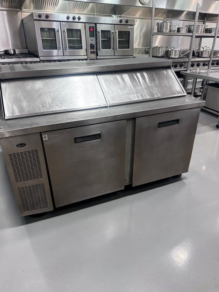 Superior Condition – Randell 9040K-7 – 60″ Two-Door Mega Sandwich/Salad Prep Table – 24-Pan-Capacity Refrigerated Top – 115V – Fully Tested & Operational!
