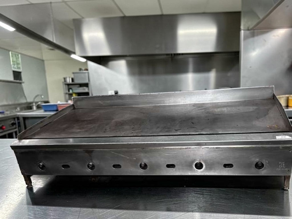 Exceptional Condition – Jade Range 60” Thermostatic Gas Griddle – Heavy-Duty Commercial Flat Top – Natural Gas – Fully Tested & Operational!