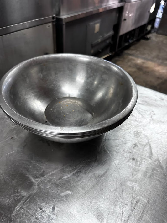 Well-Maintained Condition – 10” Stainless Steel Commercial Salad / Mixing Bowls – Quantity 7 – Stackable – Ready for Commercial Use!