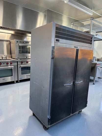 Excellent Condition – Traulsen G20010 – 52.13" Two-Section Commercial Reach-In Refrigerator – 46 Cu. Ft. – Two Solid Doors – 115V – Fully Tested & Operational!