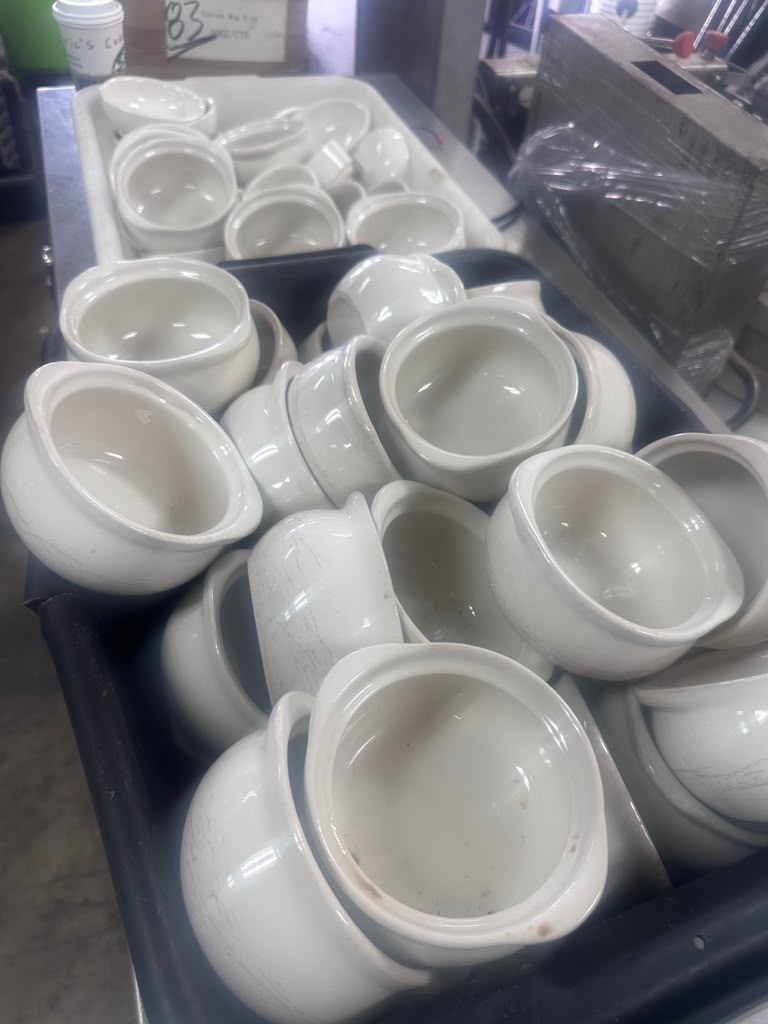 First-Class Condition – Bulk Lot Commercial White Ceramic 12 oz. Onion Soup Crocks / Bowls – Oven, Microwave & Dishwasher-Safe Style – Restaurant Serving Ware!