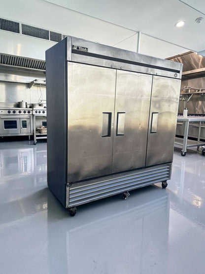 Immaculate Condition – True T-72F – 3 Door Commercial Reach-In Freezer – 78” Stainless Steel – Fully Tested & Operational!