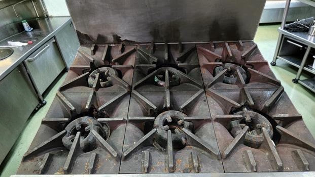 Well-Maintained Condition – SunFire X36-6B – Commercial 36" Gas Range – 6 Open Burners – Standard Oven – Stainless Steel – 2 Oven Racks – Casters – Fully Tested & Operational!
