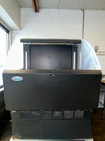 Prime Condition – Federal Industries ELPRSS3 BP – Elements 35" Black Low Profile Air Curtain Merchandiser – 7.8 Cu. Ft. – 120V – UL / NSF Listed – Fully Tested & Operational!