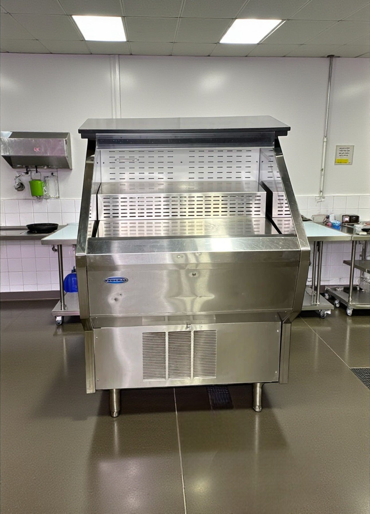 Excellent Condition – Federal Industries RSS3SC-2B – Commercial Refrigerated Display Case Merchandiser – 36" – Self-Service – UL Listed – Fully Tested & Operational!
