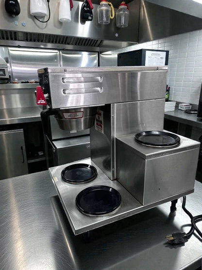 Outstanding Condition – Curtis ALPHA-IIIS / ALP3GTR63A000 – Commercial Automatic Decanter Coffee Brewer – 3 Warmers – 120V – Fully Tested & Operational!