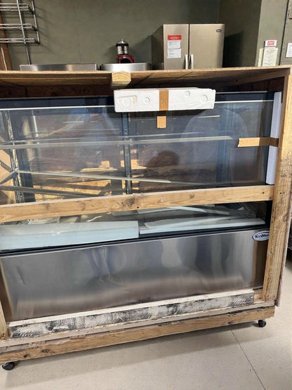 Brand New Condition – KoolMore Refrigerated Bakery Display Case (Scratch & Dent)