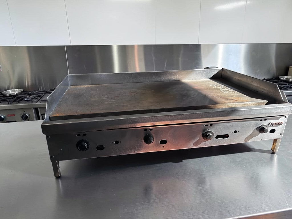 Superior Condition – Jade JGT-2448 – 48" Commercial Thermostatic Gas Griddle – 1" Steel Plate – Four Independent Controls – 120,000 BTU – Fully Tested & Operational!