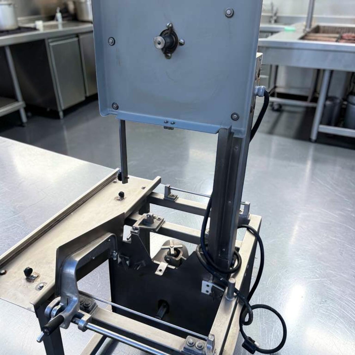 Superior Condition – Hobart 5701D Commercial Meat Saw – 3 HP – 3 Phase – Heavy-Duty Butcher Equipment – Fully Tested & Operational!