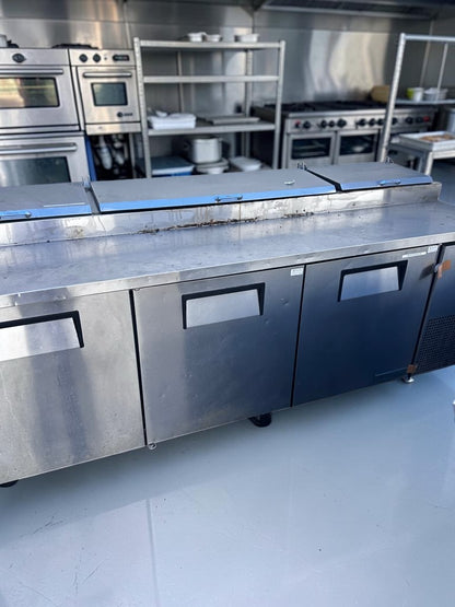 Exceptional Condition – True TPP-93 – 93″ Three-Door Refrigerated Pizza Prep Table – (12) 1/3-Size Pan Capacity – 115V – Fully Tested & Operational!