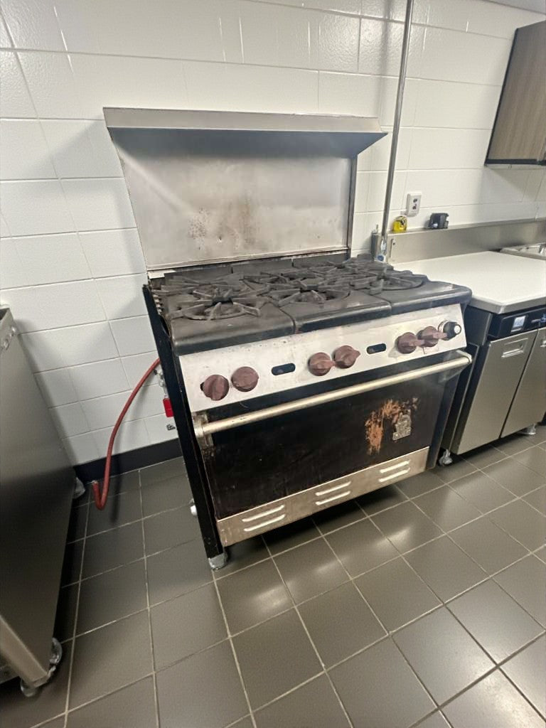Exceptional Condition – Commercial Gas Range with Oven – 6 Burners – NSF Certified – Fully Tested & Operational!