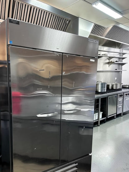 Exceptional Condition – Beverage-Air HBR49-1-006 Horizon Series – 52" Two-Section Solid-Door Reach-In Refrigerator – 46.15 Cu. Ft. – 115V – Fully Tested & Operational!