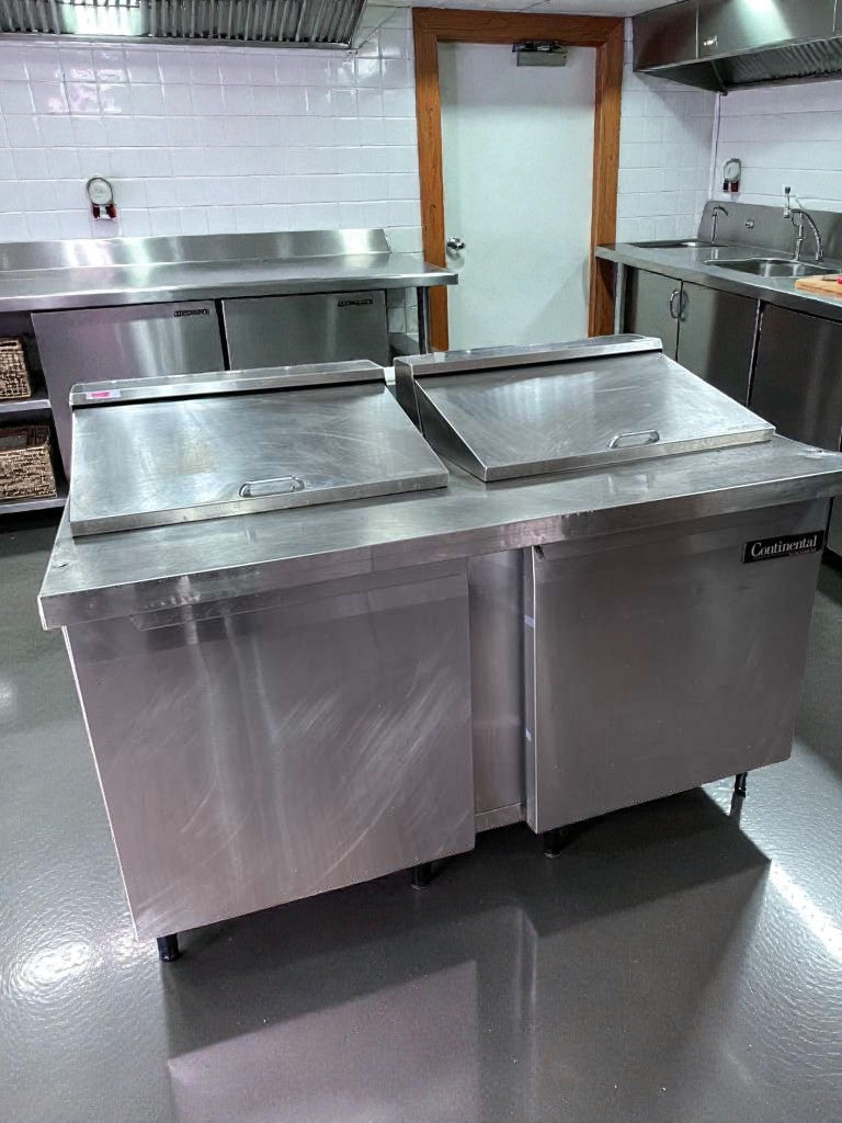 Excellent Condition – Continental Commercial Refrigerated Prep Table – Stainless Steel – NSF & UL Listed – Fully Tested & Operational!