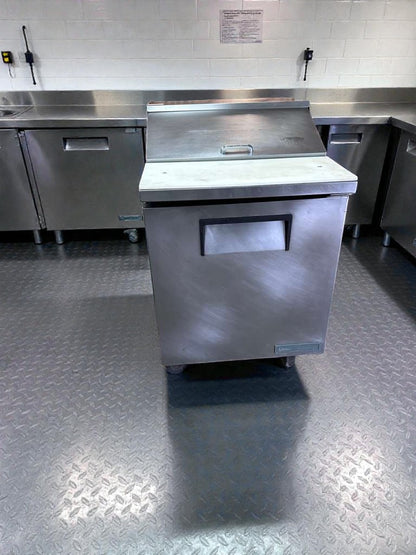 Exceptional Condition – True TSSU-27-08-HC Sandwich / Salad Prep Table – 115V – Fully Tested & Working