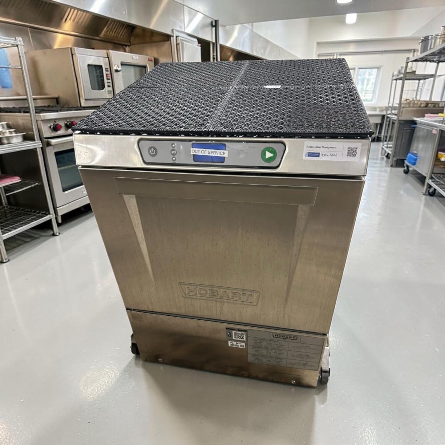 Dependable Condition – Hobart LXEH – 24" High-Temperature Undercounter Dishwasher with Rinse Pump – 32 Racks per Hour – 120/208–240V – NSF & UL Listed – Service Required!