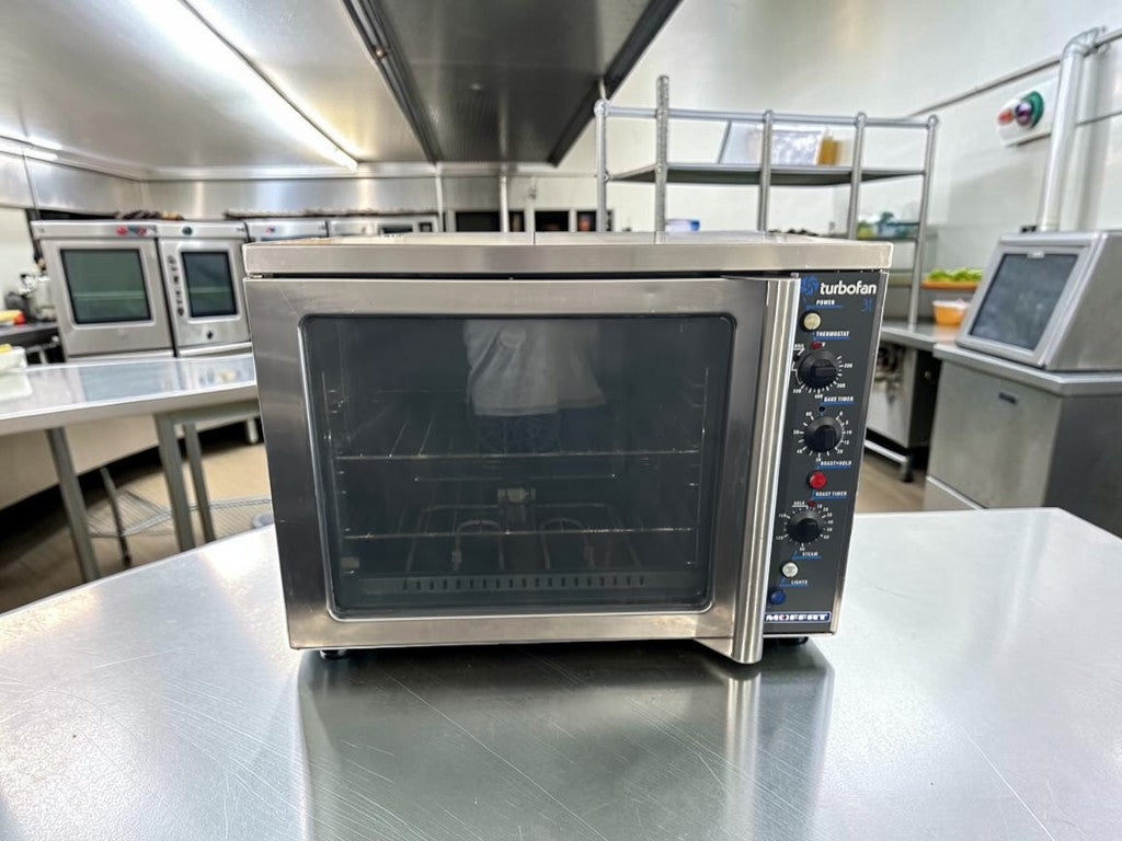 First-Class Condition – Moffat E31D4 Turbofan® – Half-Size Countertop Electric Convection Oven – 4-Pan Capacity – 208V / 1 Phase – 2.9 kW – Fully Tested & Operational!