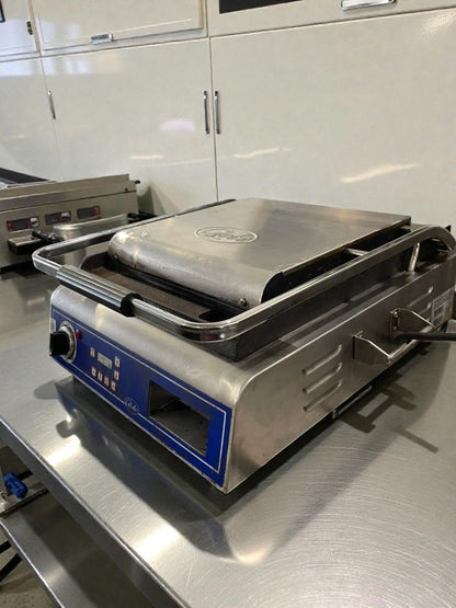 Outstanding Condition – Globe GSG14D Commercial Panini Grill – 120V – Fully Tested & Working!
