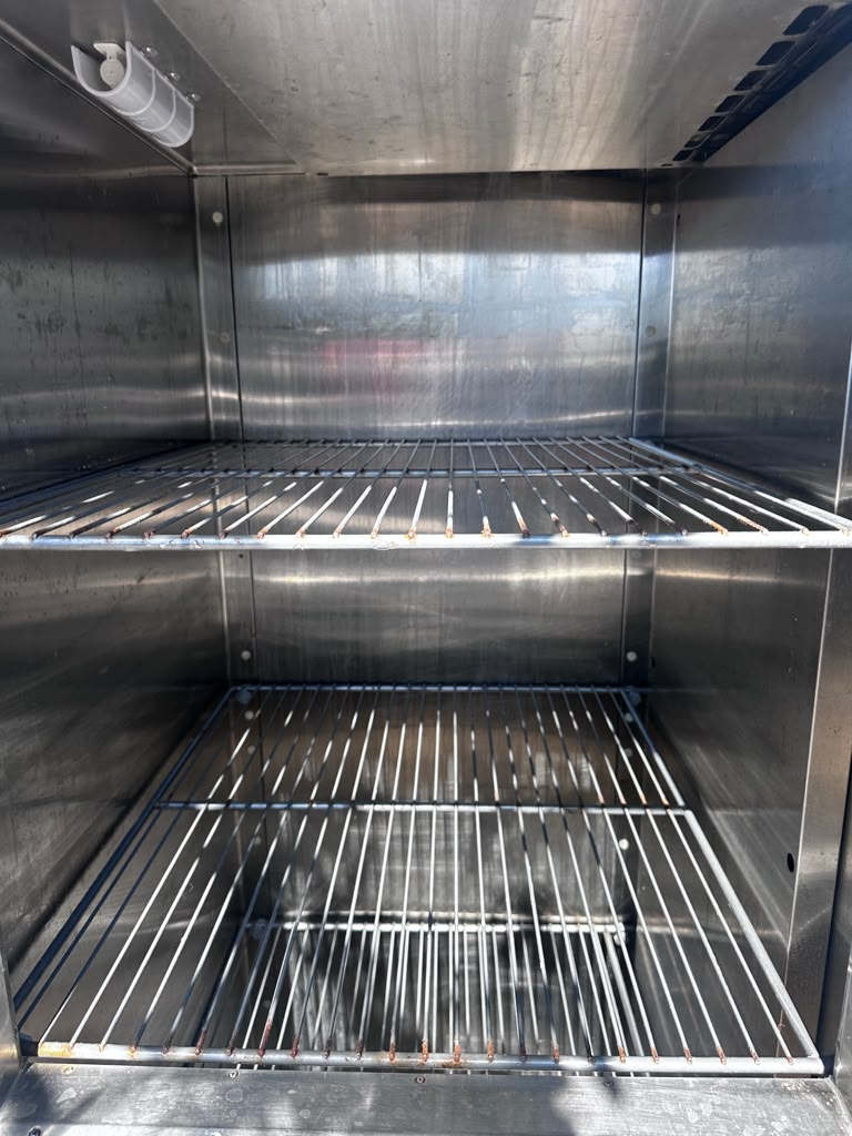 Prime Condition – Traulsen RHT132WUT-HHS – Specification Line One-Section Reach-In Refrigerator – Half Door Design – 24.2 Cu. Ft. – Stainless Steel – UL / NSF Listed – Fully Tested & Operational!