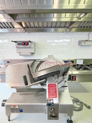 Immaculate Condition – Bizerba SE8 Manual Meat Slicer – 13″ Blade – Stainless Steel – Commercial Grade – UL Listed – Fully Tested & Operational!