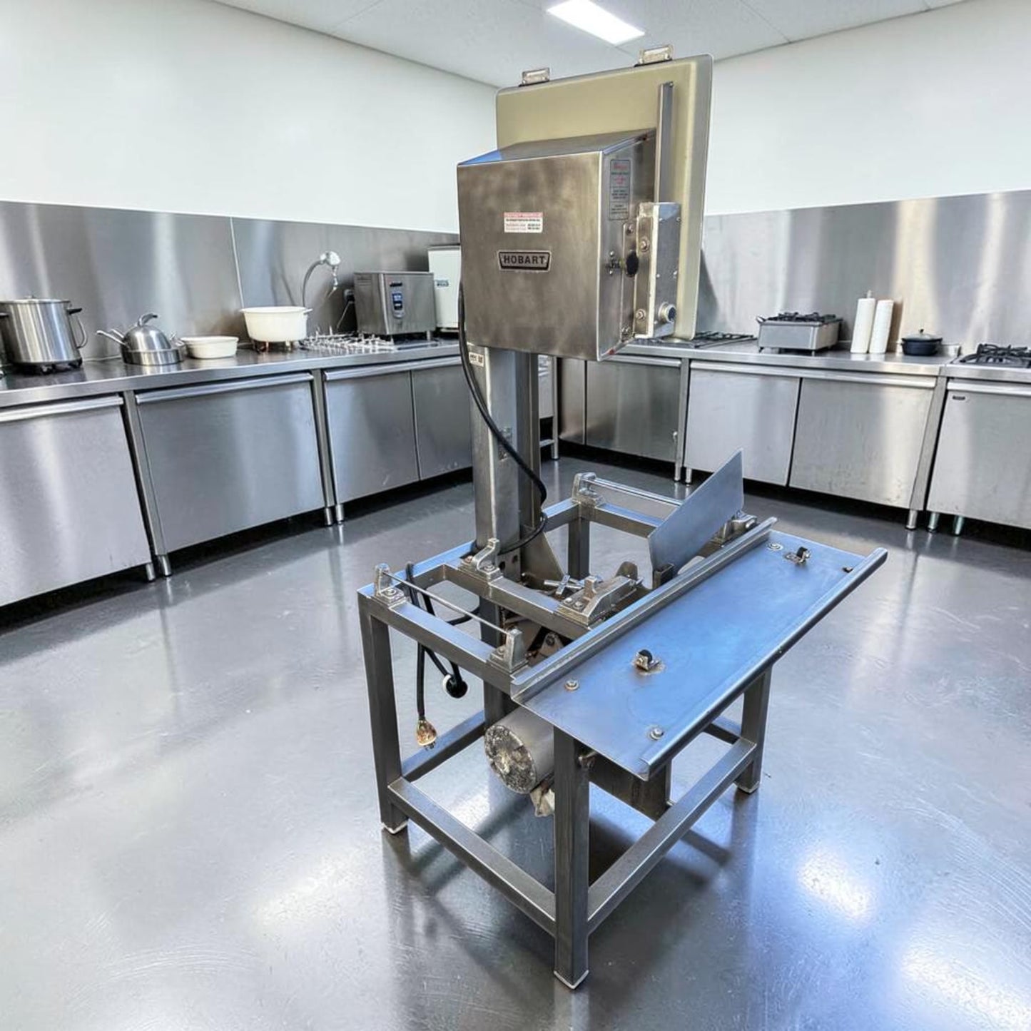 Superior Condition – Hobart 5701D Commercial Meat Saw – 3 HP – 3 Phase – Heavy-Duty Butcher Equipment – Fully Tested & Operational!