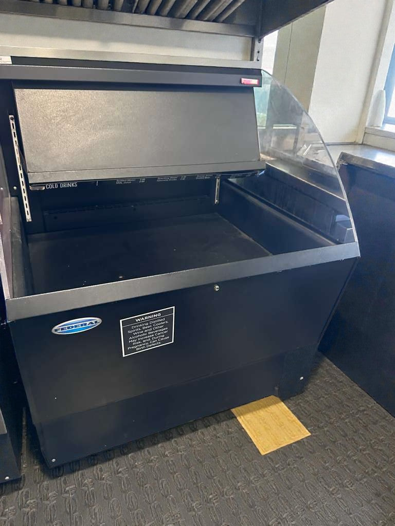 Outstanding Condition – Federal Industries Commercial Open-Top Cold Drink & Bottle Merchandiser – Ice & Beverage Chest – UL Listed – Fully Tested & Operational!